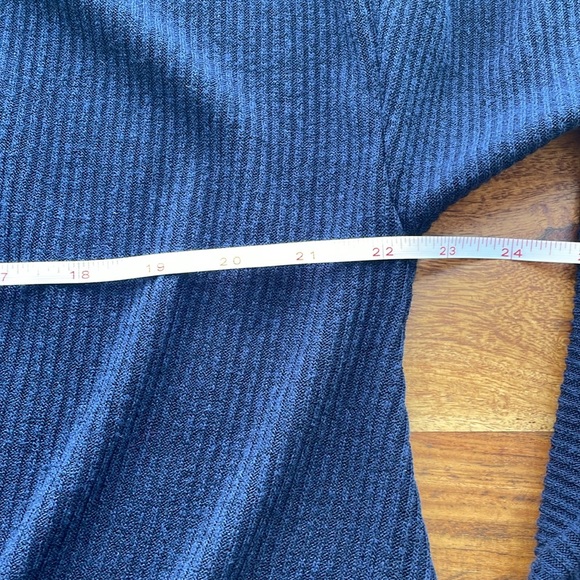 DKNY navy blue sweater - Picture 5 of 6